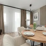 Zwycieska Z Klimatyzacja, Free Garage By Renters Apartment Breslau