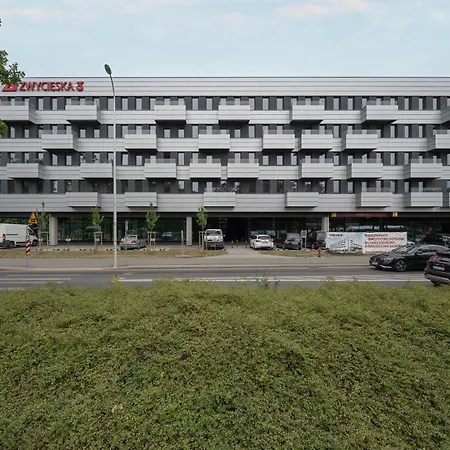 Zwycieska Z Klimatyzacja, Free Garage By Renters * Wroclaw